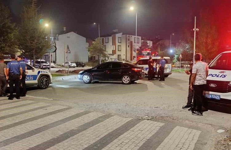 Akrabalar arasında bıçaklı kavga: 1 yaralı