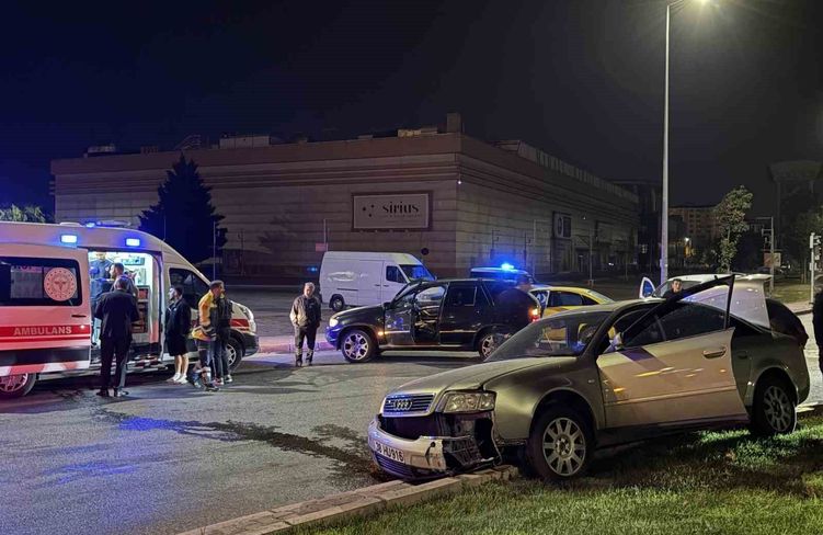 Kayseri'de ticari taksi otomobil ile çarpıştı: 1 yaralı