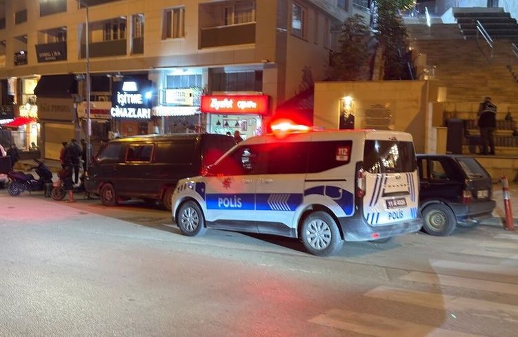 Bilecik'te kız arkadaşına sarılan şahsı bıçaklayan kişi olay yerinden kaçtı