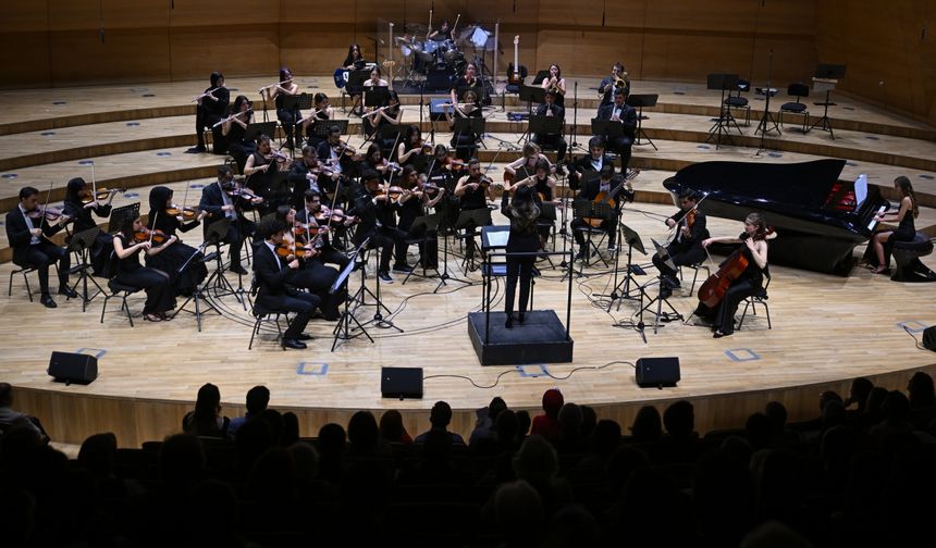 Ankara Üniversitesi Tıp Fakültesi Oda Orkestrası CSO Ada Ankara'da konser verdi
