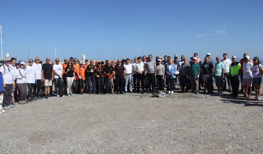 Datça'da tarihi Karia Yolu ve sahillerde çevre temizliği yapıldı