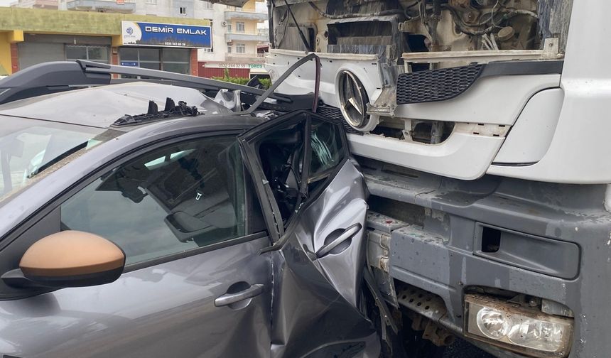 Diyarbakır'da 3 aracın karıştığı kazada 11 kişi yaralandı