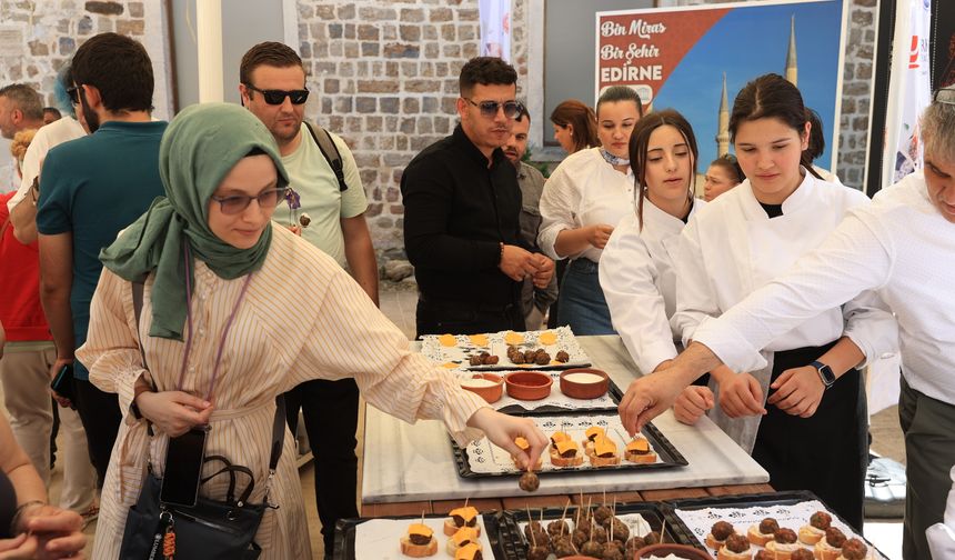 Edirne'de "Türk Mutfağı Haftası"nda şef adayı öğrencilerin yaptığı yemekler tanıtıldı
