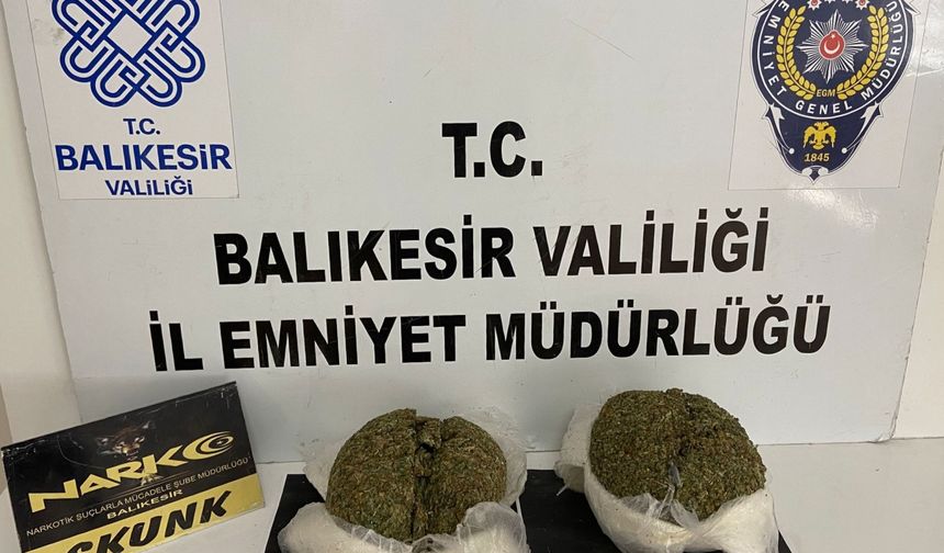 GÜNCELLEME - Balıkesir'de evde damlama sulama sistemiyle Hint keneviri yetiştiren 5 zanlı tutuklandı