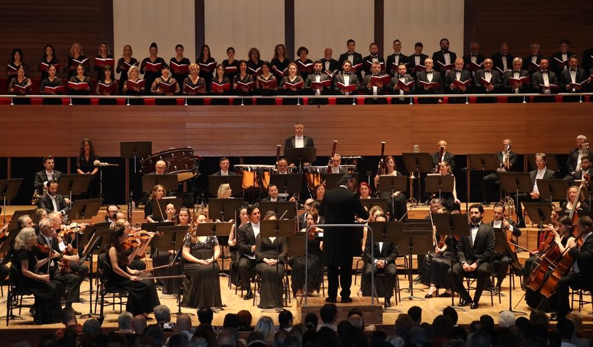 İzmir Devlet Senfoni Orkestrası, sezonu Verdi'nin "Requiem" adlı eseriyle kapattı