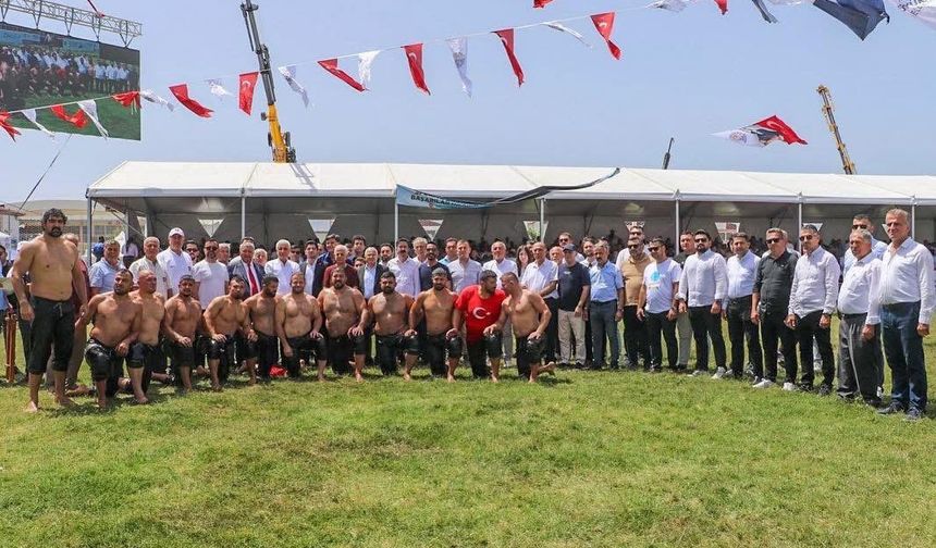 Kaş Belediyesi 4. Yağlı Güreşleri'nin başpehlivanı İsmail Balaban oldu