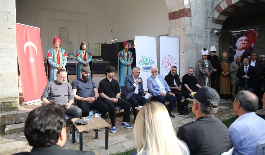 "Mehmed: Fetihler Sultanı" dizisi oyuncuları, Edirne'deki fetih kutlamaları kapsamında gençlerle buluştu