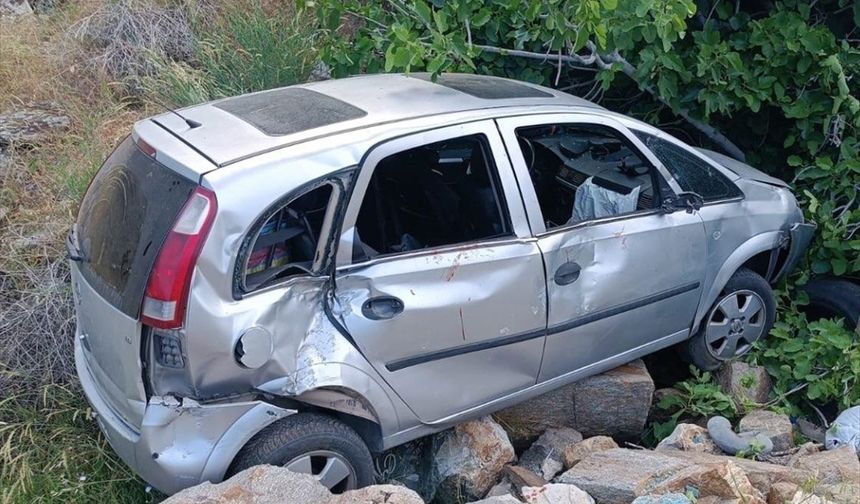 Uşak'ta devrilen otomobildeki 4 kişi yaralandı