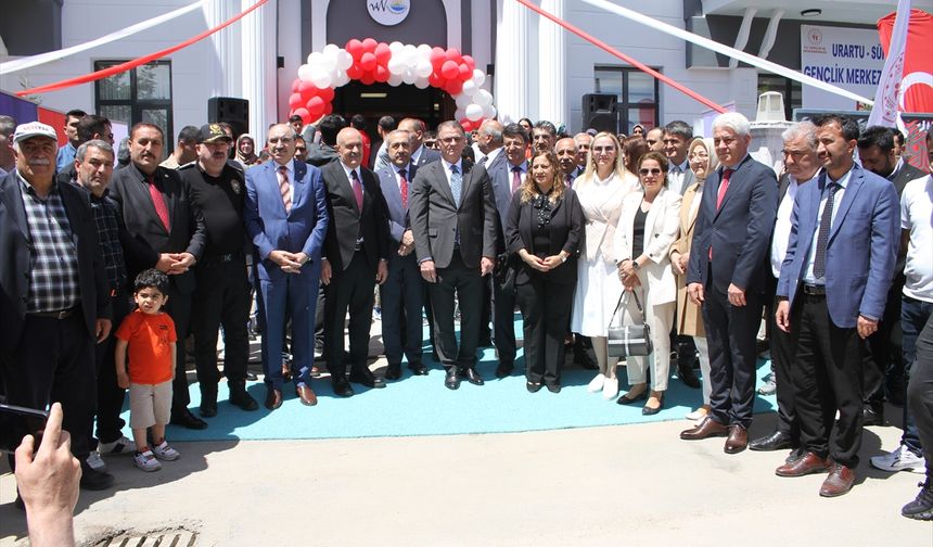 Van'da yapımı tamamlanan 4 gençlik merkezi hizmete açıldı