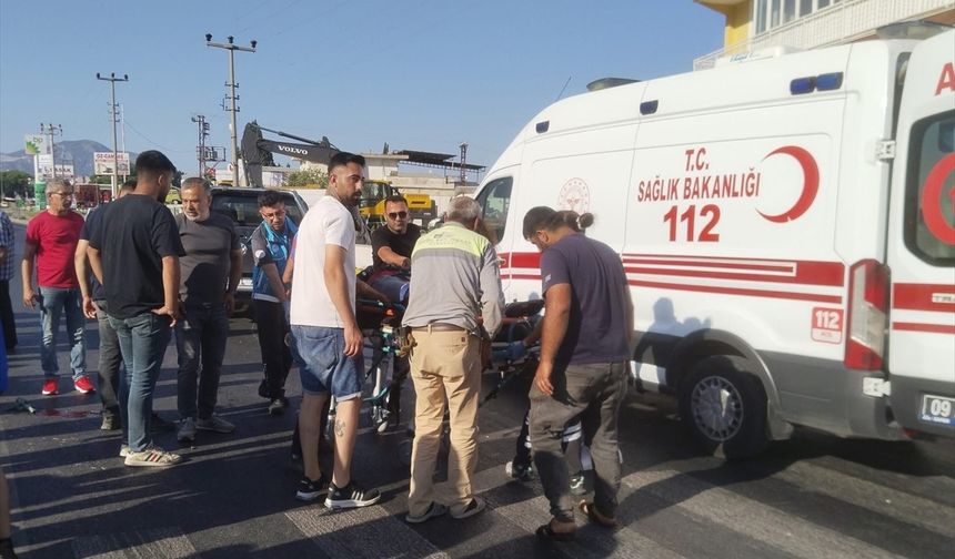 Aydın'da pikapla çarpışan motosikletin sürücüsünün yaralandığı kaza güvenlik kamerasında