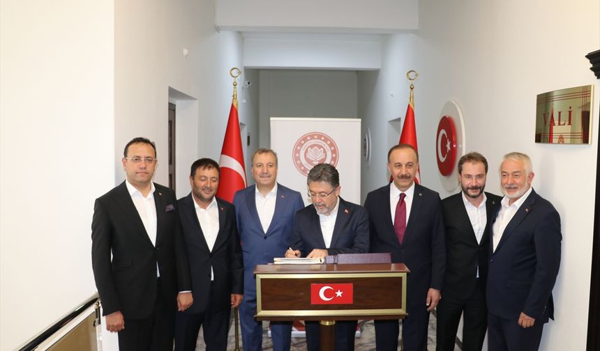 Bakan Yumaklı Isparta'da ziyaretlerde bulundu
