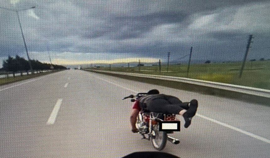 Çanakkale'de trafiği tehlikeye düşüren motosiklet sürücüleri gözaltına alındı