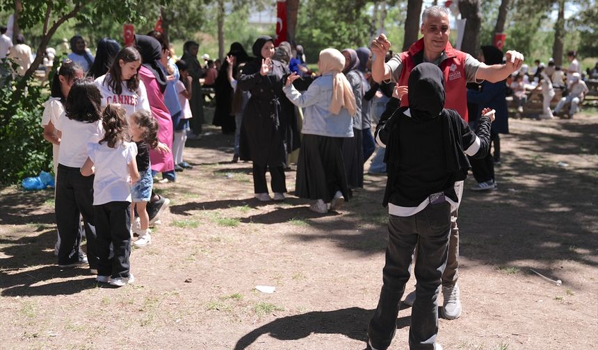 Erzurum'da yetim ve öksüz çocuklar için 'piknik şöleni' düzenlendi