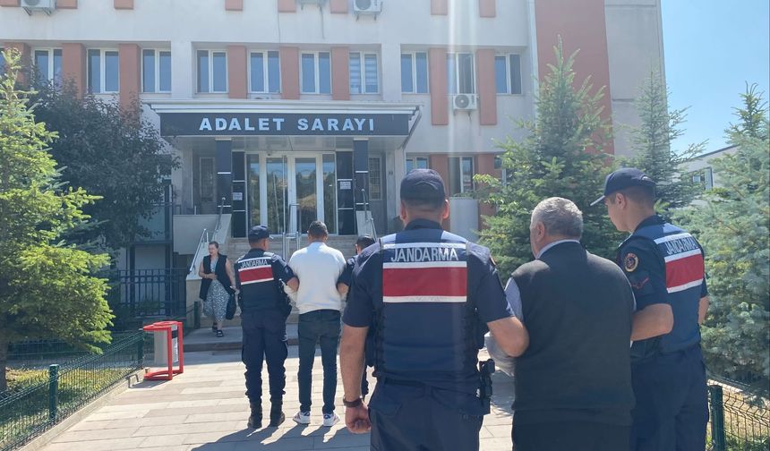 Eskişehir'de tefecilik operasyonunda yakalanan 2 kişi tutuklandı