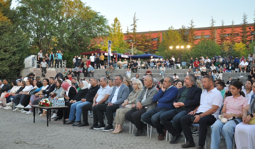 Neşet Ertaş, Anadolu Üniversitesinde düzenlenen programla anıldı