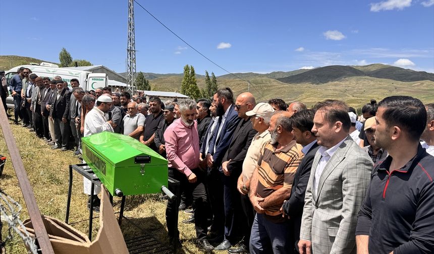 Ocak Partisi Genel Başkanı Canpolat'ın cenazesi Erzurum'da defnedildi