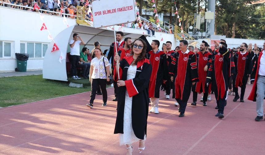 Süleyman Demirel Üniversitesi'nde mezuniyet heyecanı