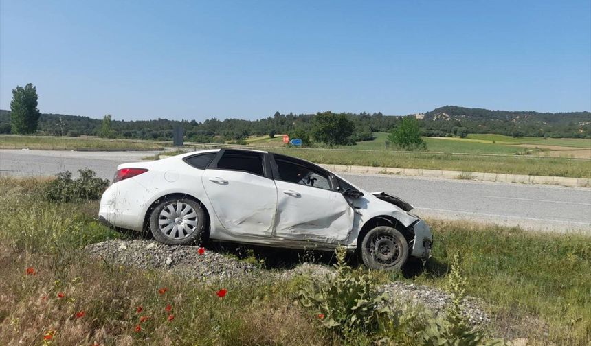 Uşak'ta devrilen otomobildeki 4 kişi yaralandı