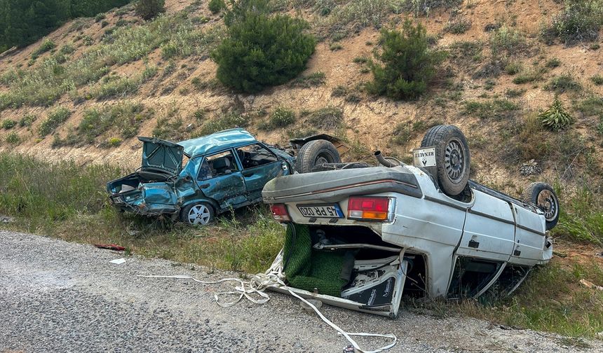 Uşak'ta trafik kazasında 7 kişi yaralandı