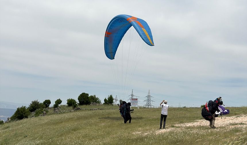 Yamaç paraşütüyle Kahramanmaraş'tan Şanlıurfa'ya 238 kilometre uçtu