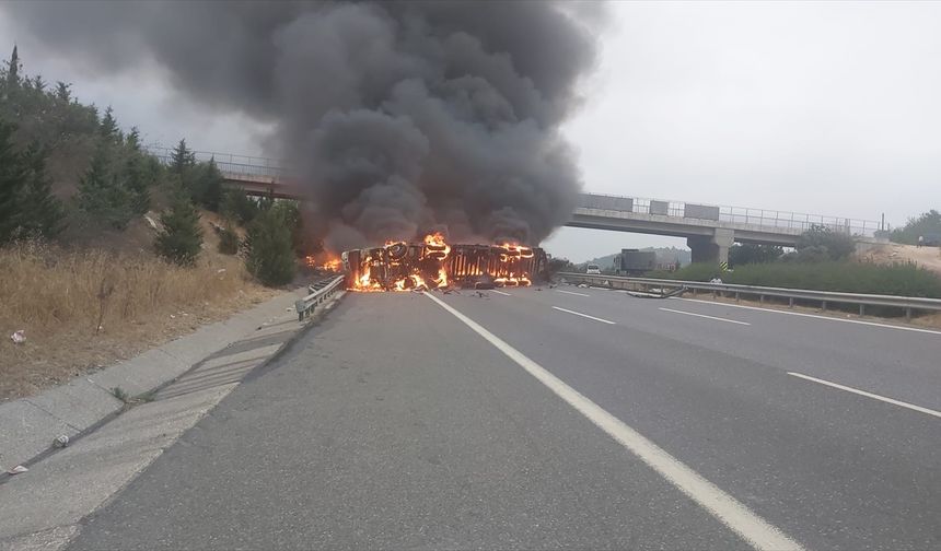 Adana-Pozantı Otoyolu'nda devrilen tırda yangın çıktı