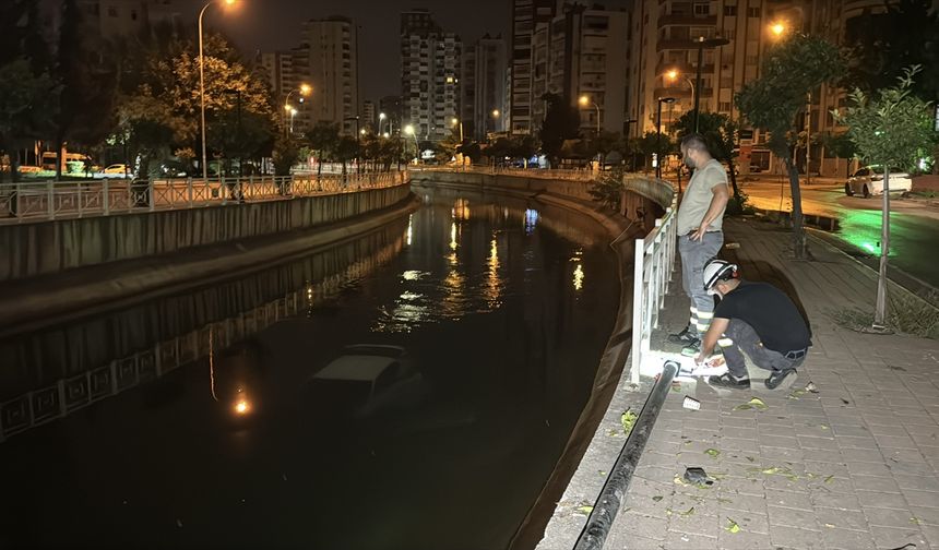 Adana'da sulama kanalına devrilen otomobildeki 3 kişi yaralandı