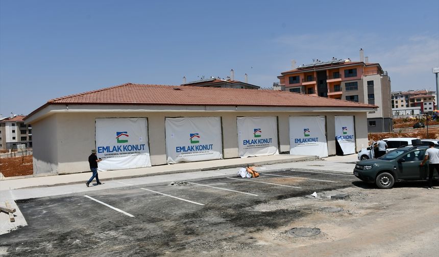 Adıyaman'da yapımı tamamlanan 48 ticarethanenin hak sahiplerine dağıtımı başladı
