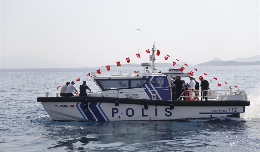 Bodrum'da Şehit Komiser Ekrem Uyar kontrol botu denize indirildi