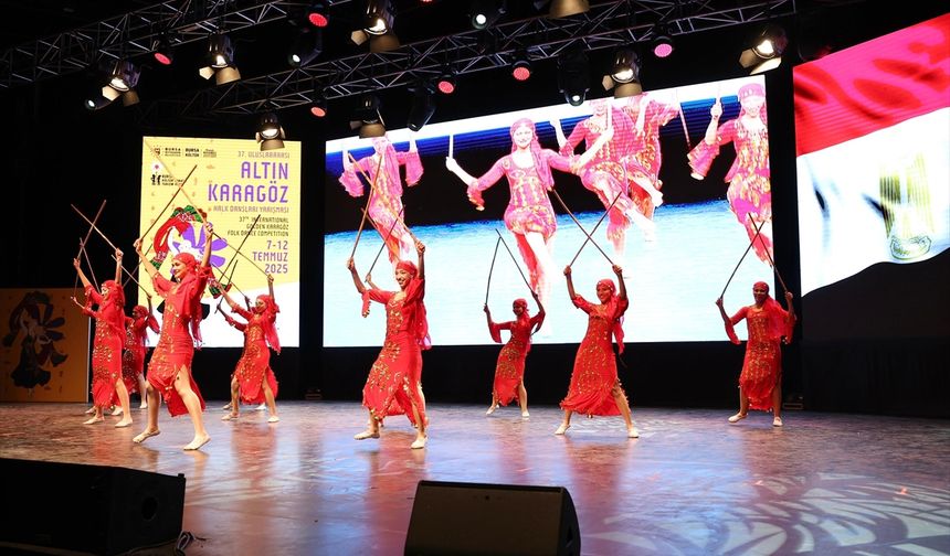 Bursa'da Uluslararası Altın Karagöz Halk Dansları Yarışması başladı