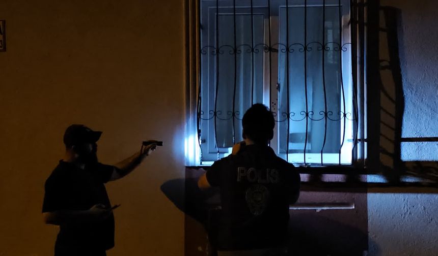 Çorum'da pompalı tüfekle ateş açılan dairede hasar oluştu