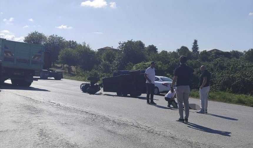 Düzce'de kamyonla çarpışan tarım aracının sürücüsü öldü