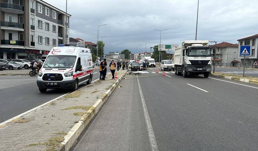 Düzce'de minibüsün çarptığı bisikletli öldü