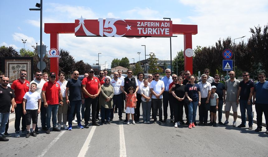 Düzce'de off-road tutkunları '15 Temmuz Demokrasi ve Milli Birlik Günü' turu düzenledi