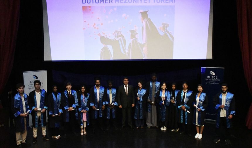 Düzce'de Türkçe dil eğitimini tamamlayan öğrenciler için mezuniyet töreni düzenlendi