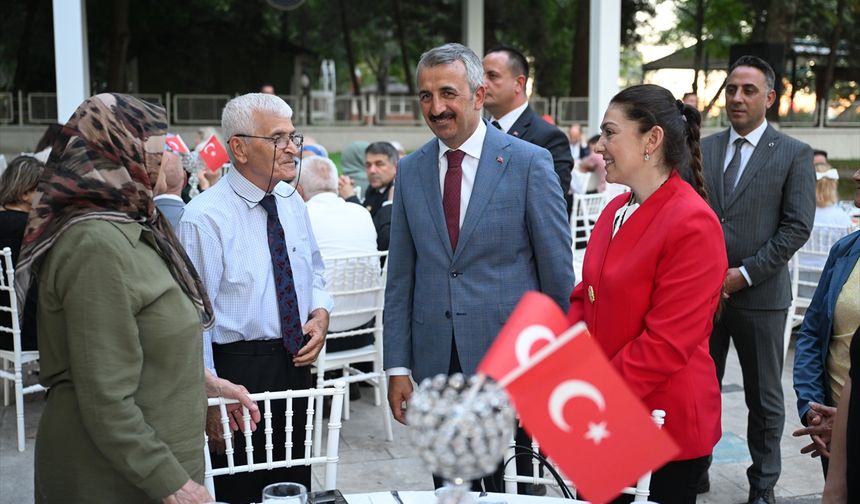 Edirne Valisi Yunus Sezer şehit aileleri ve gazilerle bir araya geldi