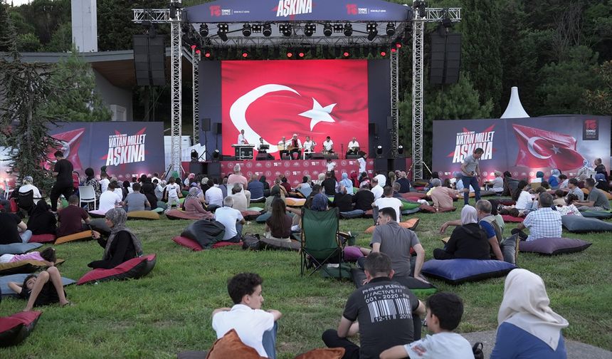 Esat Kabaklı Hafıza 15 Temmuz Müzesi'nde konser verdi