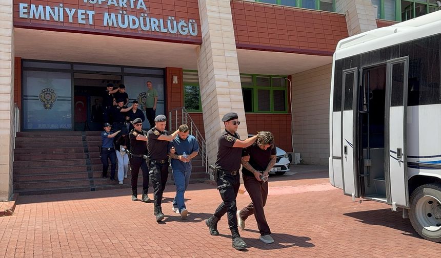 Isparta'da 3 kişinin yaralandığı 'yan bakma' meselesinde 2 kişi tutuklandı