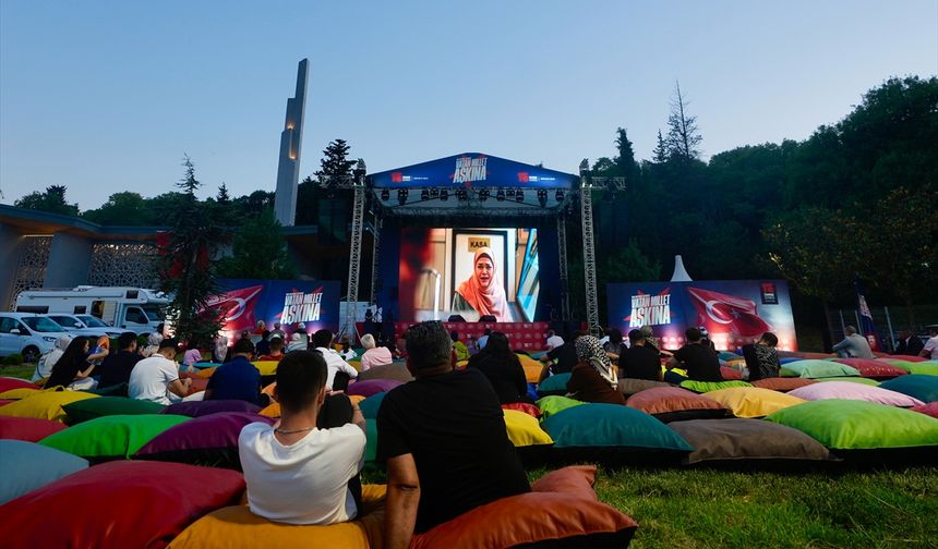 İstanbul'da, 15 Temmuz temalı filmlerin açık hava gösterimi yapıldı