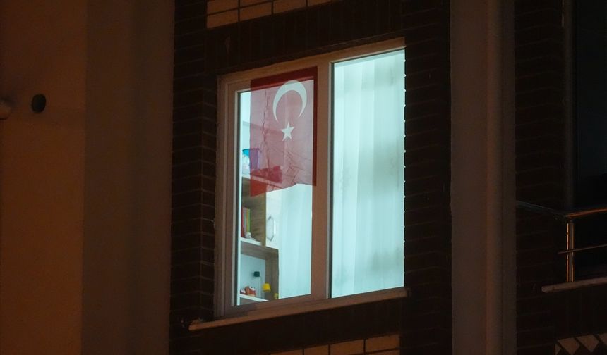 İstanbullulardan 'Terörsüz Türkiye'ye ay yıldızlı bayraklarla destek