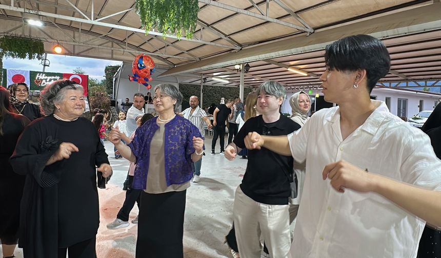Japon gelin ile Türk damat Düzce'de Türk usulüne uygun düğün yaptı