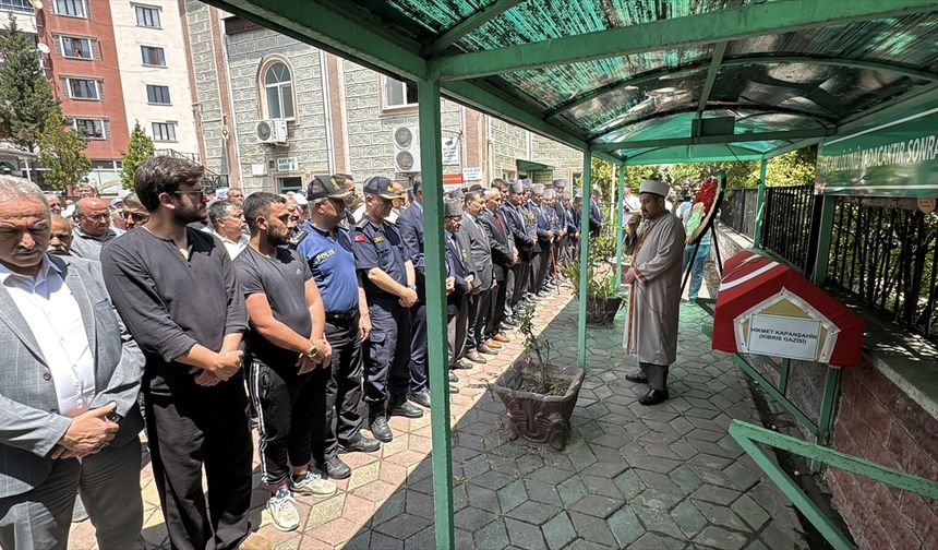 Karabük'te vefat eden Kıbrıs gazisi Hikmet Kapanşahin son yolculuğuna uğurlandı