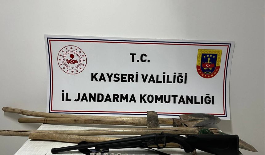 Kayseri'de kaçak kazı yapan 2 şüpheli suçüstü yakalandı