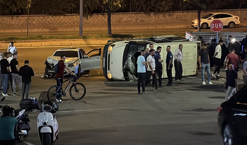 Kayseri'de otomobil ile minibüsün çarpıştığı kazada 9 kişi yaralandı