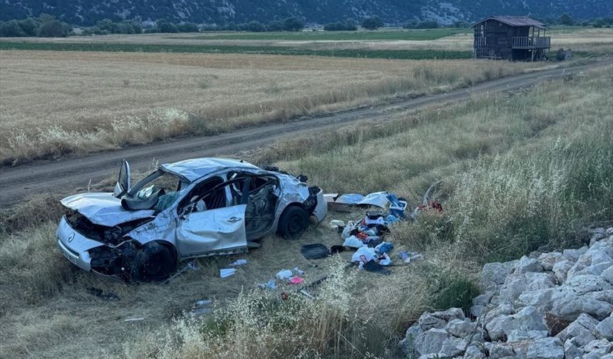 Konya'da devrilen otomobildeki 3 kişi öldü, 3 kişi yaralandı