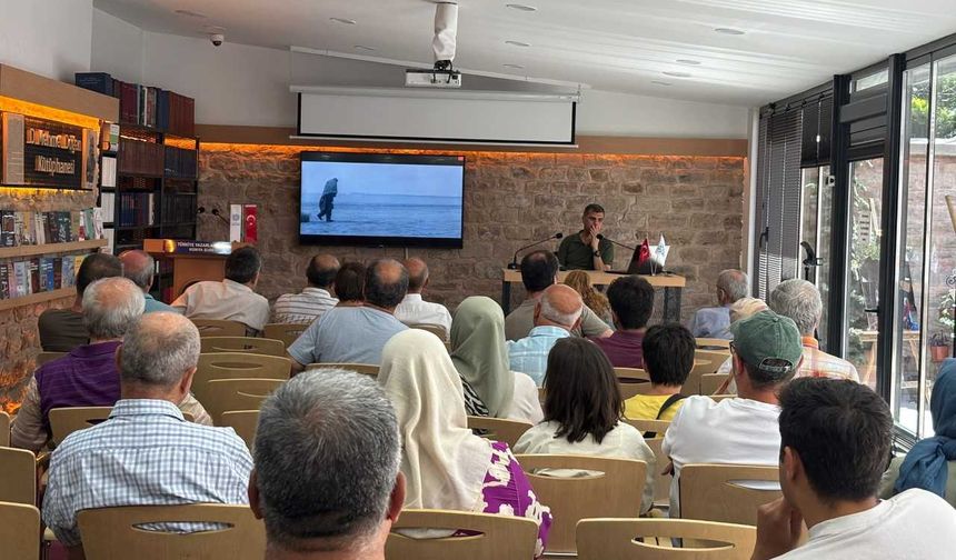 Konya'da yolcu otobüsü yol kenarındaki ağaçlara çarptı, 7 kişi yaralandı