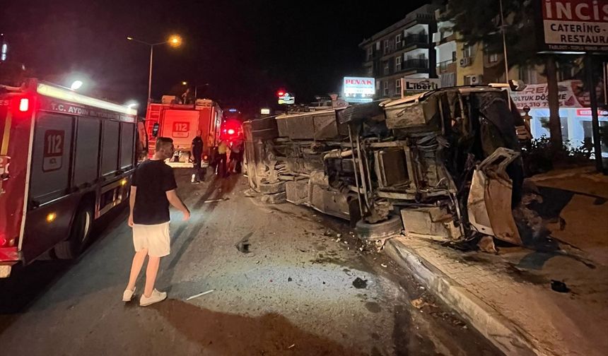 Kuşadası'nda devrilen tur midibüsündeki 3 turist yaralandı