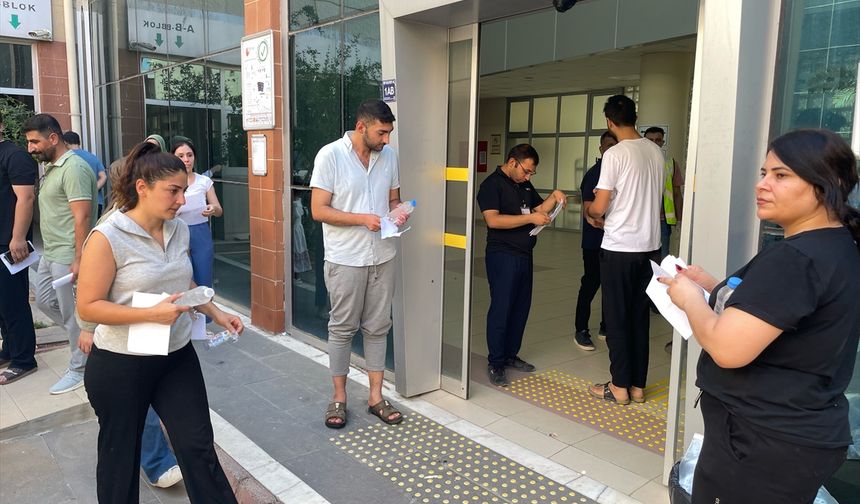 Milli Eğitim Bakanlığı Akademi Giriş Sınavı'nın ilk oturumu başladı