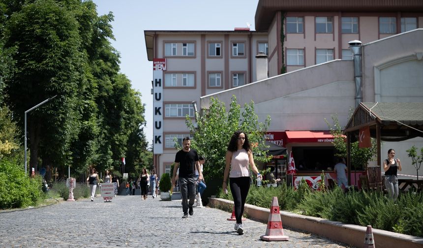 Milli Eğitim Bakanlığı Akademi Giriş Sınavı'nın ilk oturumu tamamlandı