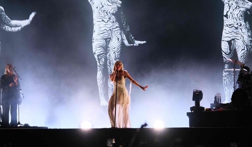 Norveçli şarkıcı Aurora, İstanbul'da konser verdi
