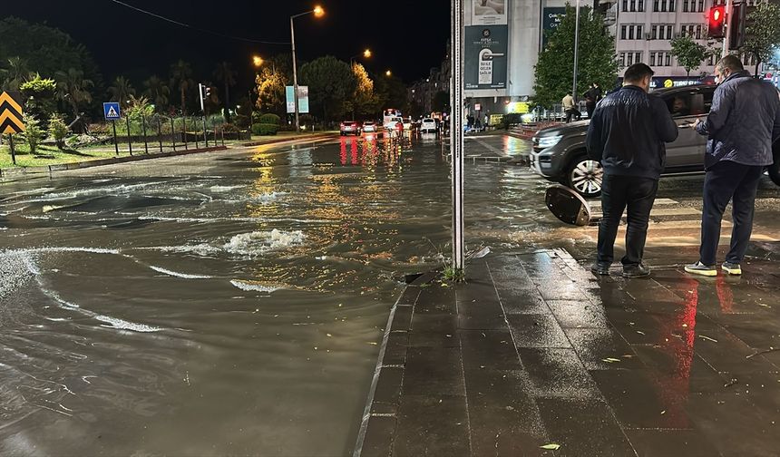 Ordu'nun Fatsa ilçesinde sağanak su baskınlarına neden oldu